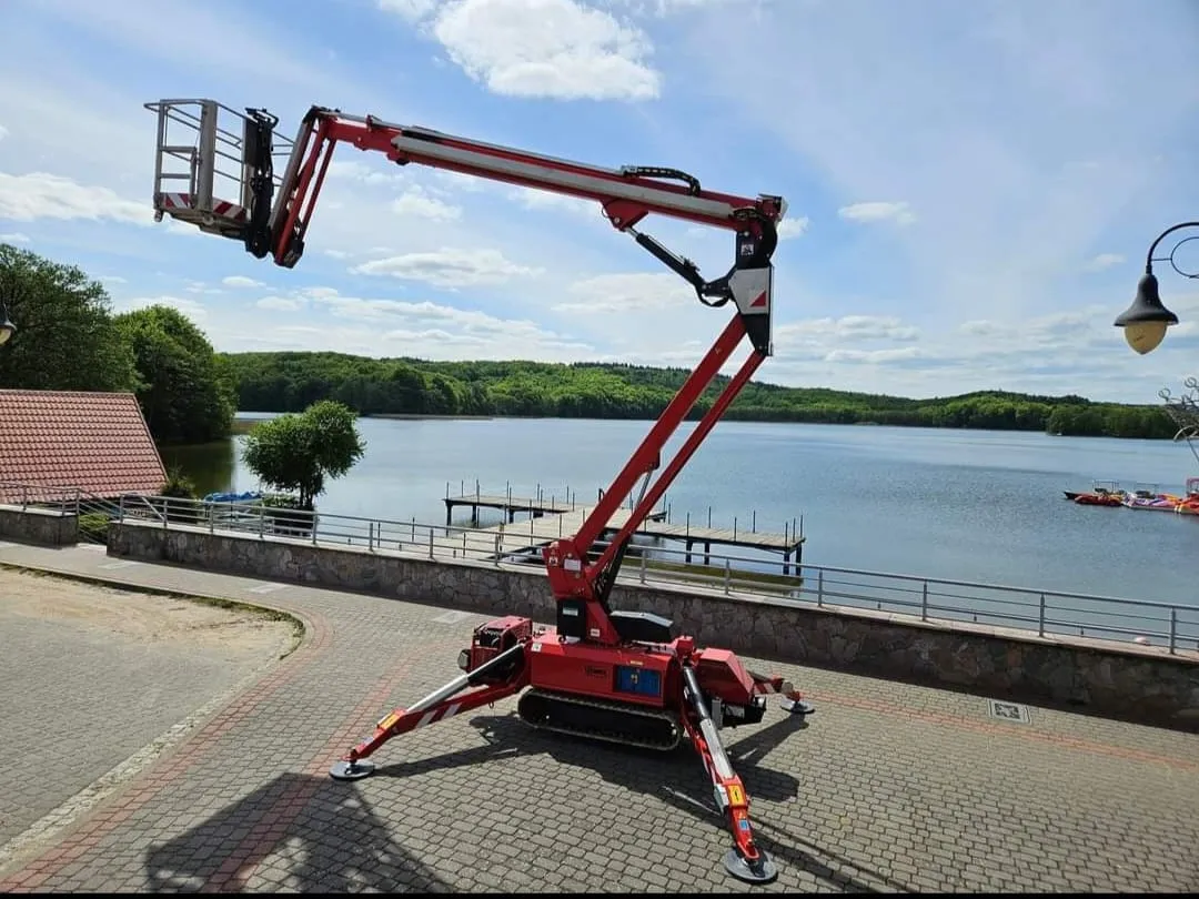 Podnośnik koszowy na gąsienicach Hinowa